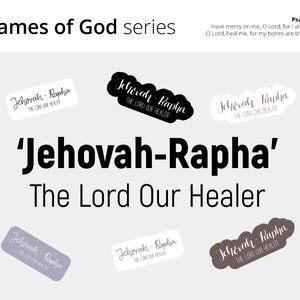 Puede incluir: Una taza de cerámica blanca con un asa negra y el texto "But first, coffee" en negro, con una fuente de estilo manuscrito. La taza está sobre una superficie blanca.