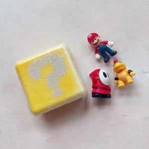 Bomba da bagno Super Mystery Cube - con figurina nascosta
