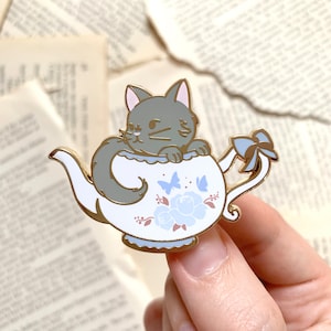 Pin's - Teapot cat