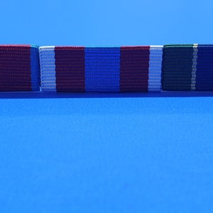 Pochette Queen's Diamond, Platinum Jubilee e VRSM e barra a nastro con spilla