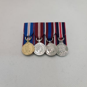 Queen&#39;s Golden, Diamond and Platinum Jubilee Miniature Medal Set