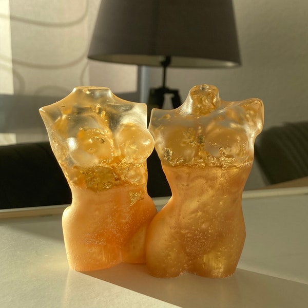 2 goldene Frauen aus Epoxidharz/Resin