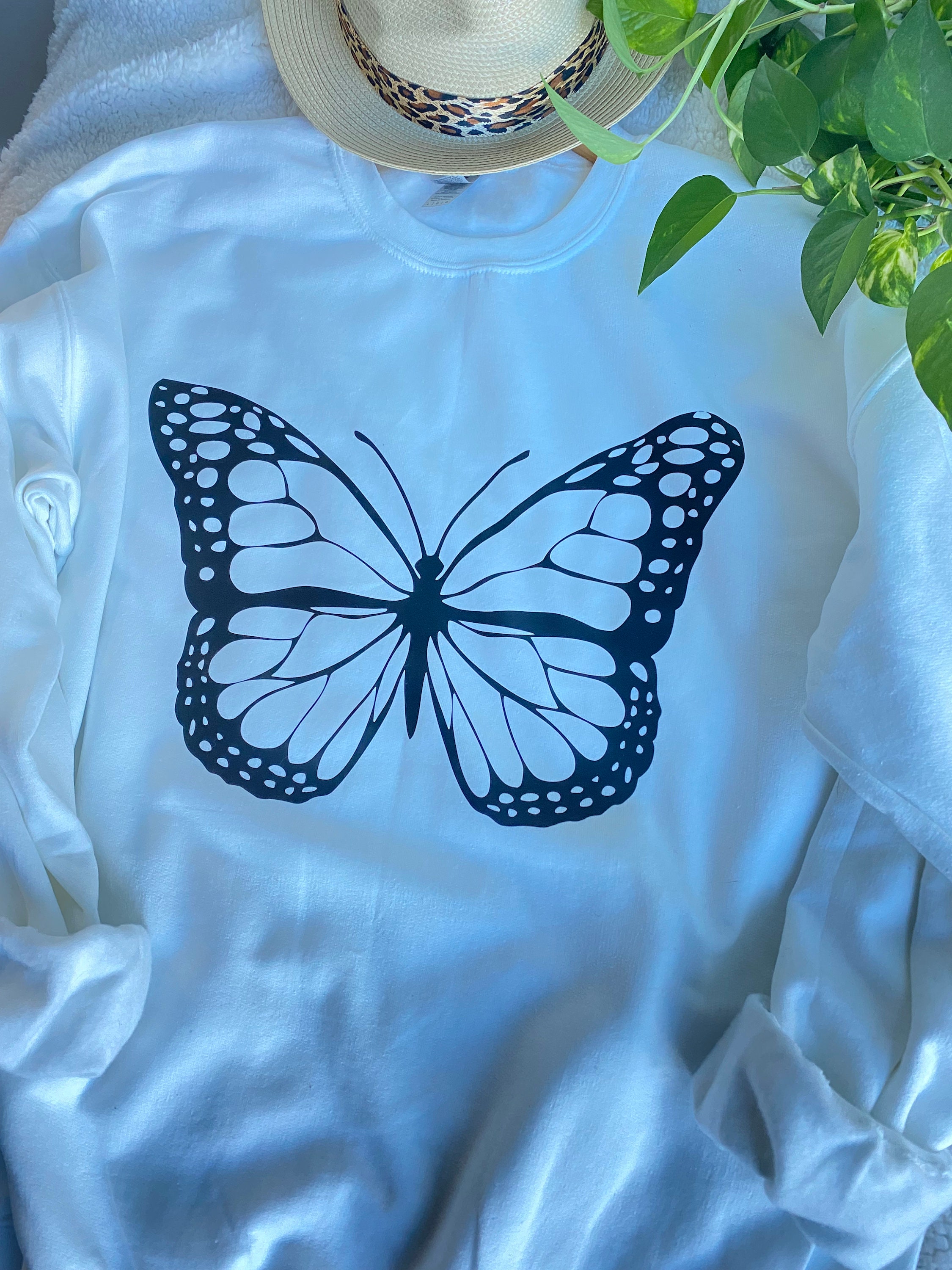 Monarch Butterfly Sweater | Butterflies Sweatshirt | Mariposa Monarca | Gift for Mom, Wife, Girlfriend, Daughter, Friend