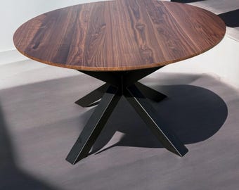 Runder ausziehbarer Nussbaum-Esstisch – Massivholztisch aus amerikanischem Nussbaum mit Metallbeinen – Funktionaler oval Tisch