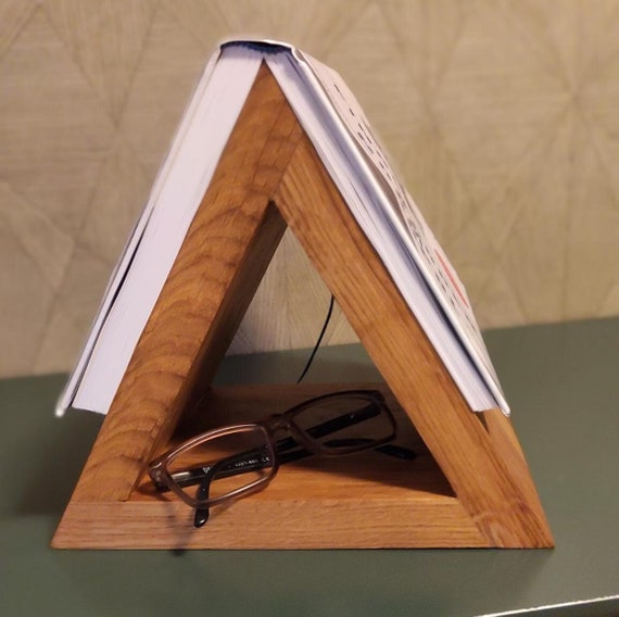 Leggio per libri / triangolo per libri / porta libri in legno / segnalibro  in legno / scaffale per libri -  Italia