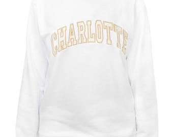 Sudadera Charlotte, cuello redondo bordado en blanco y tostado de Charlotte