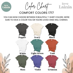 Op de afbeelding: Kleurenkaart met negen t-shirtkleuren: Pepper, Ivory, Black, White, Light Green, Yam, Moss, Violet en Crimson. De tekst luidt "Comfort Colors 1717" en "U kunt nu kiezen uit 9 prachtige t-shirtkleuren."