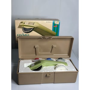 Avocado Green DYMO Interchangeable Embossing Labeler | DYMO 1610 -Script Font