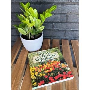 VTG New Garden Book By Better Homes & Gardens Books Paperback Book Floral