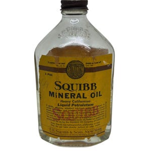 VTG Squibb Mineral Oil One Pint Glass Bottle With Cap USA MCM 1/2 Full