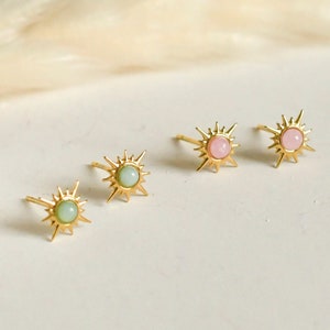 Small golden sun earring with natural precious stone - aventurine or rose quartz - Women's ear stud - stainless steel