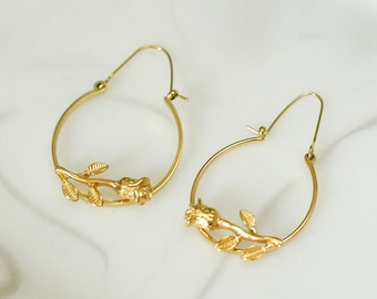 Hoop earrings decorated with pink flowers in gold stainless steel - Ear jewelry for her