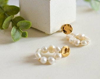 Golden earrings in white natural freshwater pearls - Waterproof stainless steel jewelry - vintage and minimalist spirit