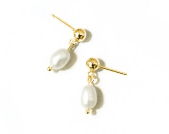 Small dangling drop earrings gilded with fine gold and freshwater pearls - Women's Vintage Trend - Gold Jewel - Valentine's Day gift