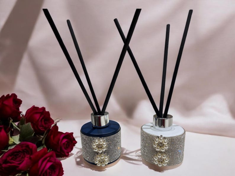Beautiful reed diffuser, circle shape, covered in rhinestones with 2 circle pearl embellishment. The bottles are available in blue, white and pink. 3 extra think reed sticks sold with the bottle.