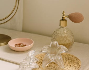 Clear Glass Lily Flower – Vintage Floral Sculpture – 2 Sizes – Elegant Paperweight or Decor