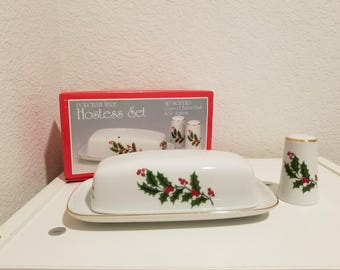 Vintage Holly Butter Dish with Lid – Christmas Ceramic Kitchen Decor – Holiday Serveware
