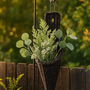 Rustic Wicker Wall Basket, 13.5" Hanging Cone for Dried Flowers, Farmhouse Decor, Cone-Shaped Wicker Hanging Basket, Garden Botanical Holder