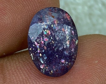 8.9ct ブラッドショット アイオライト サンストーン、コンフェッティ