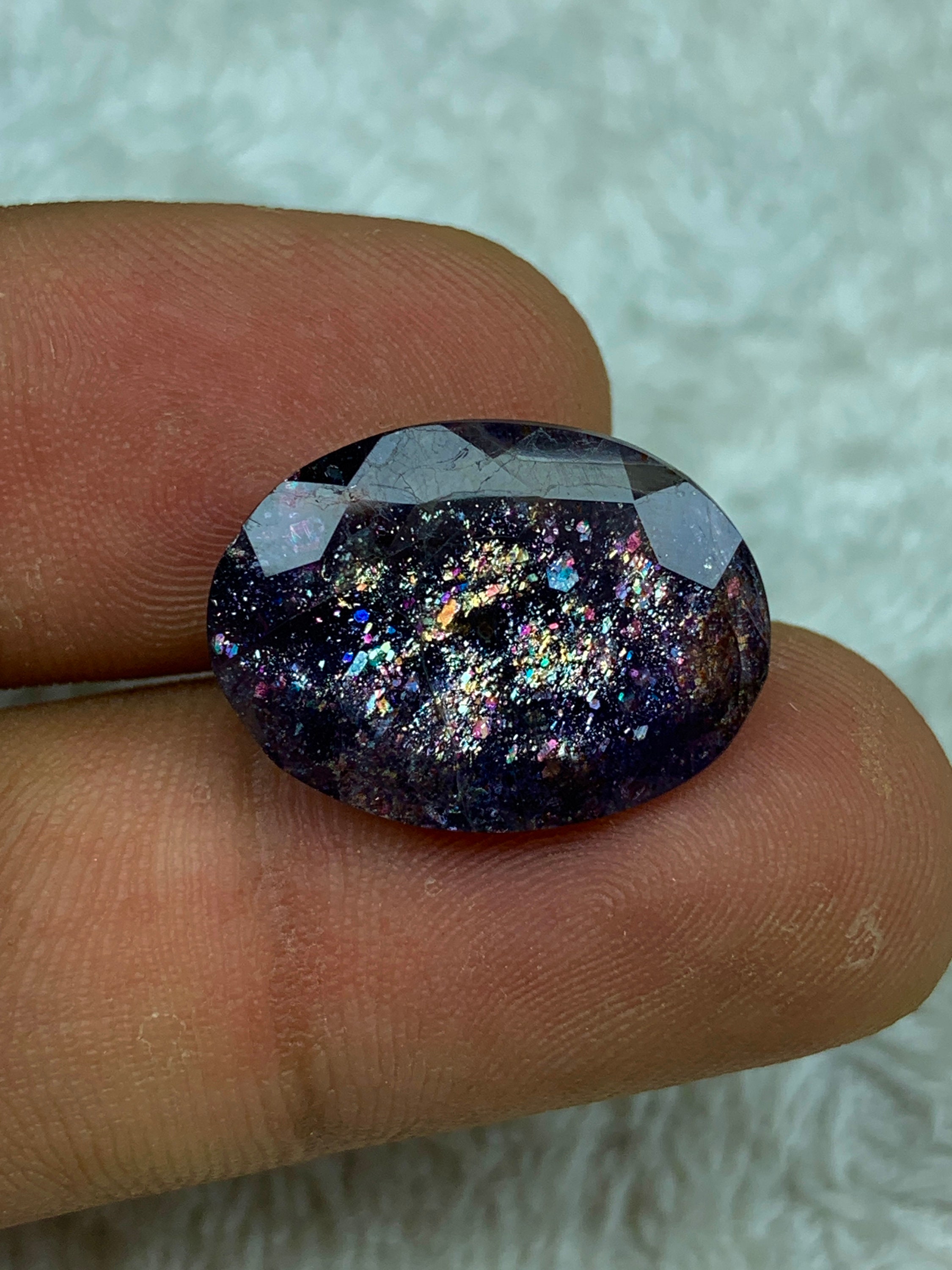 11.05ct ブラッドショット アイオライト サンストーン、コンフェッティ