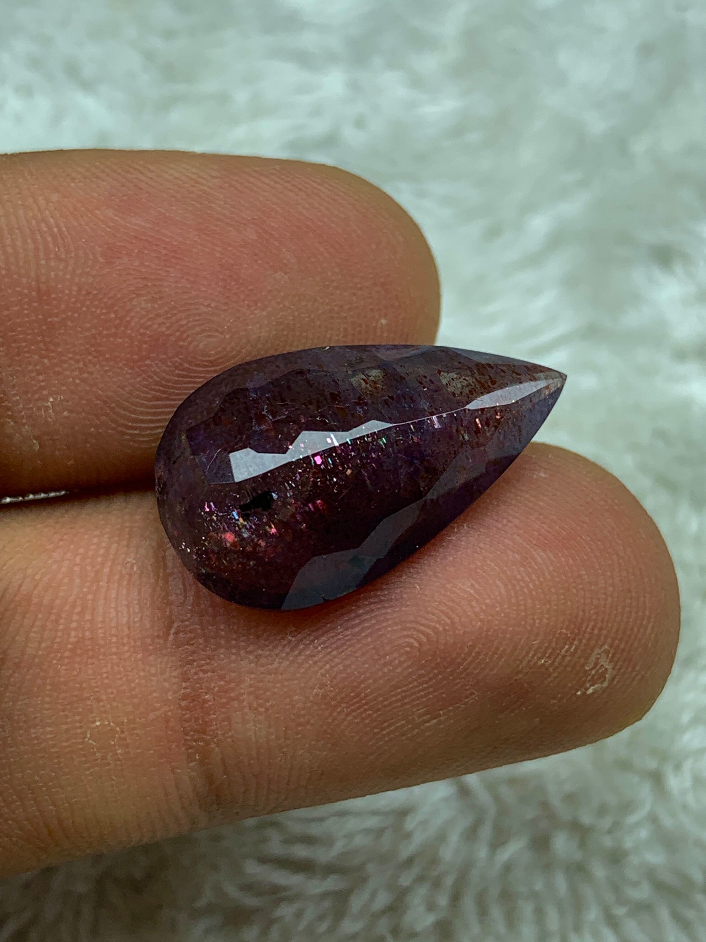 9.65ct ブラッドショット アイオライト サンストーン、コンフェッティ 
