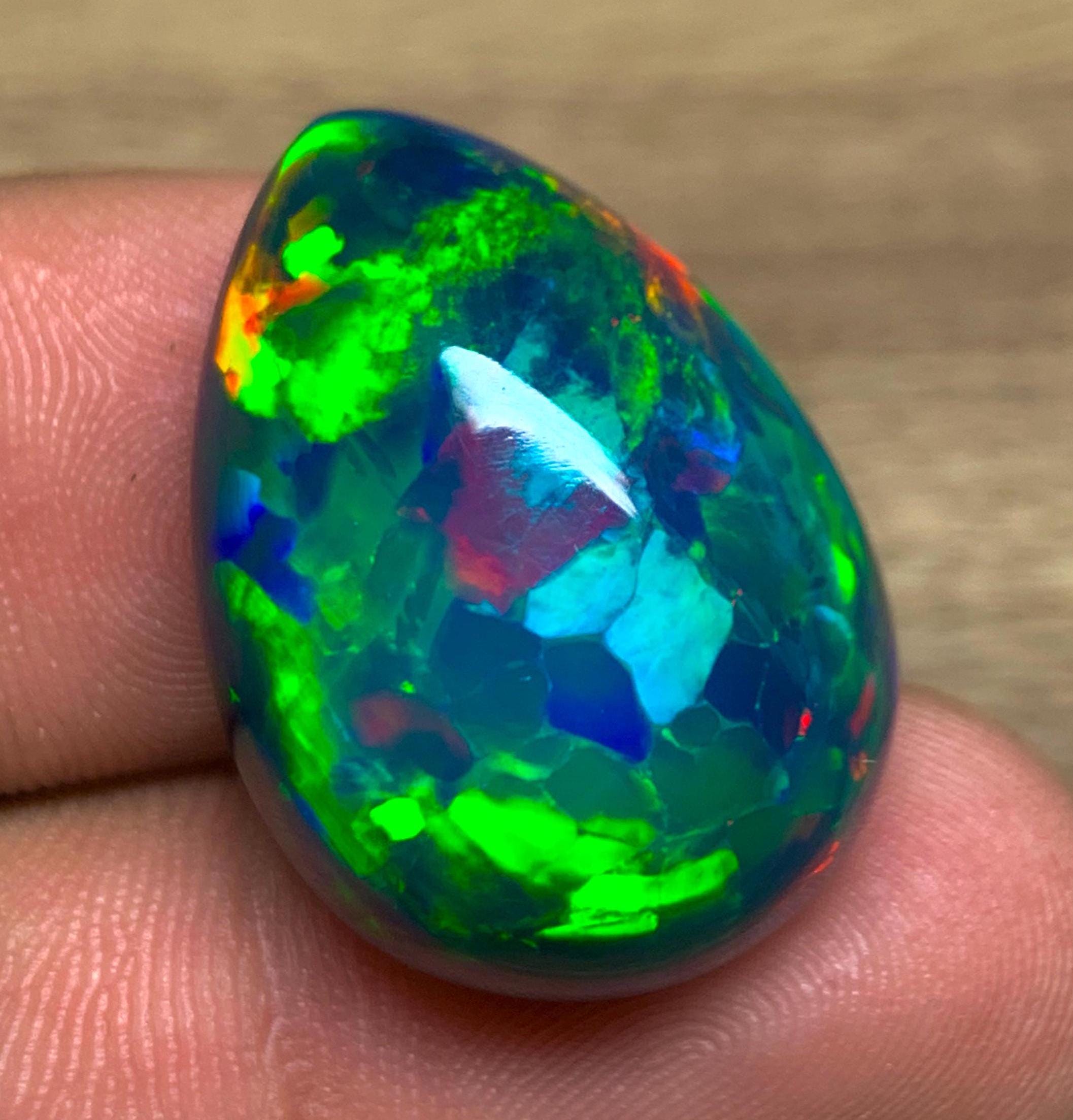 22.45ct ハニカム エチオピア ブラックオパール、マルチファイア