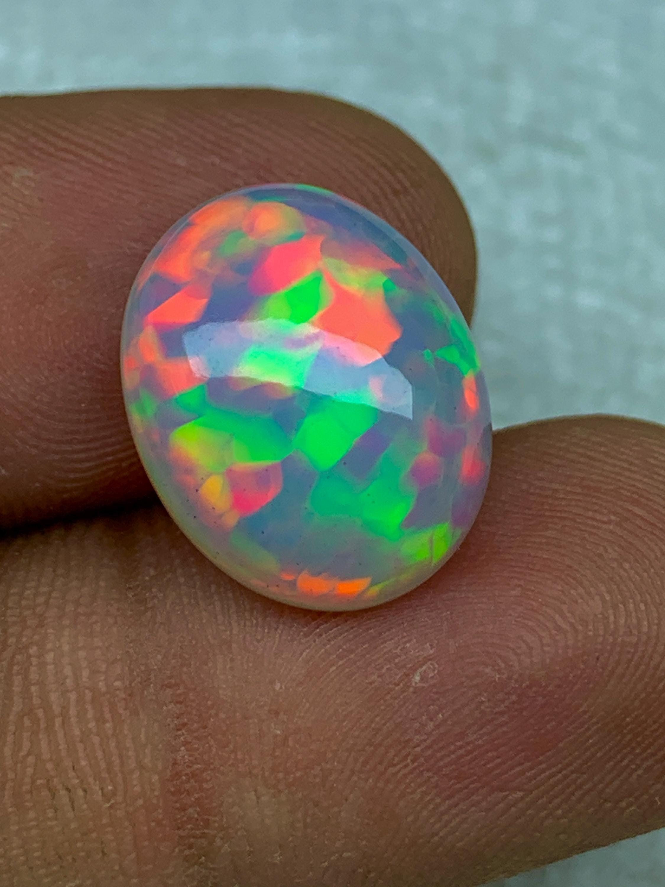 Opale Naturelle D'Éthiopie Multicolore (blanche/jaune) 6.7x5 Mm - 0.52 Carats