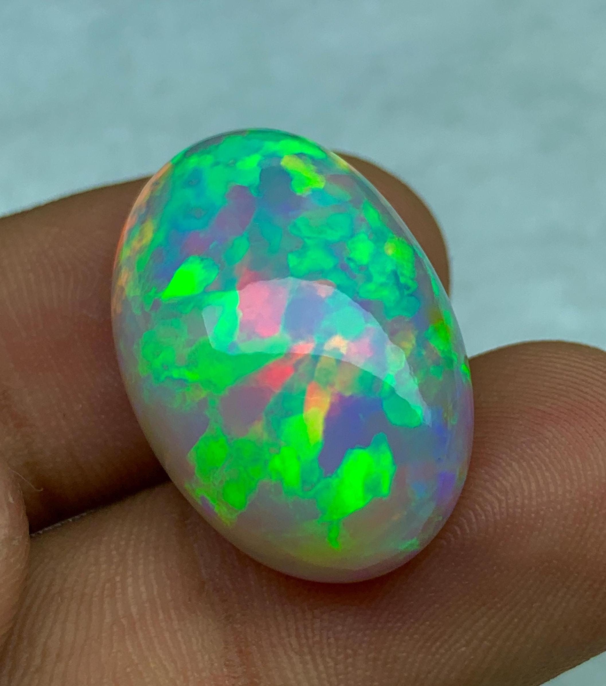 22.25カラット インテンスファイアオパール、スーパーブライト