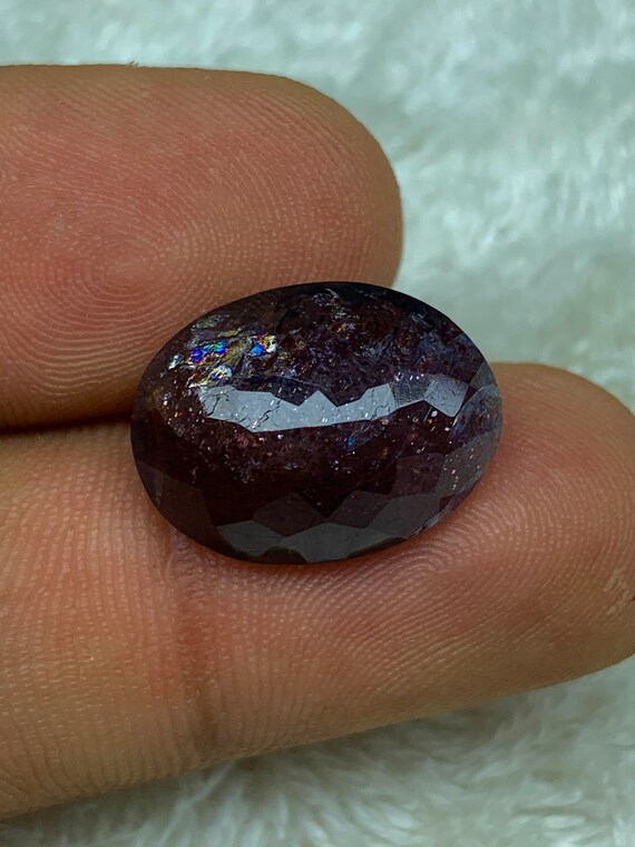 8.9ct ブラッドショット アイオライト サンストーン、コンフェッティ