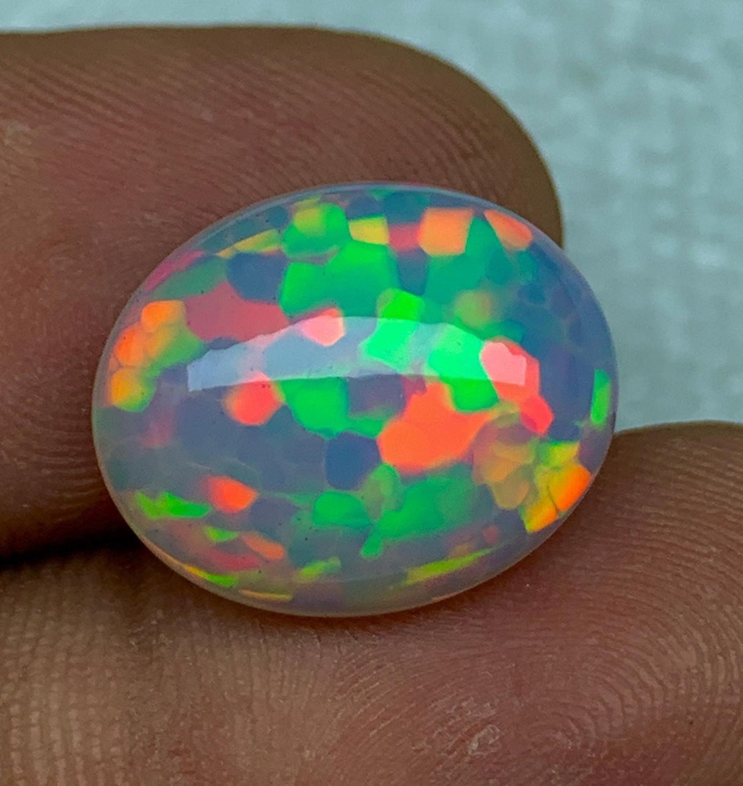 Opale Blanche Multicolore Naturelle D'Éthiopie - 4,49 Carats, Non Traitée (16,3 X 11 Mm)