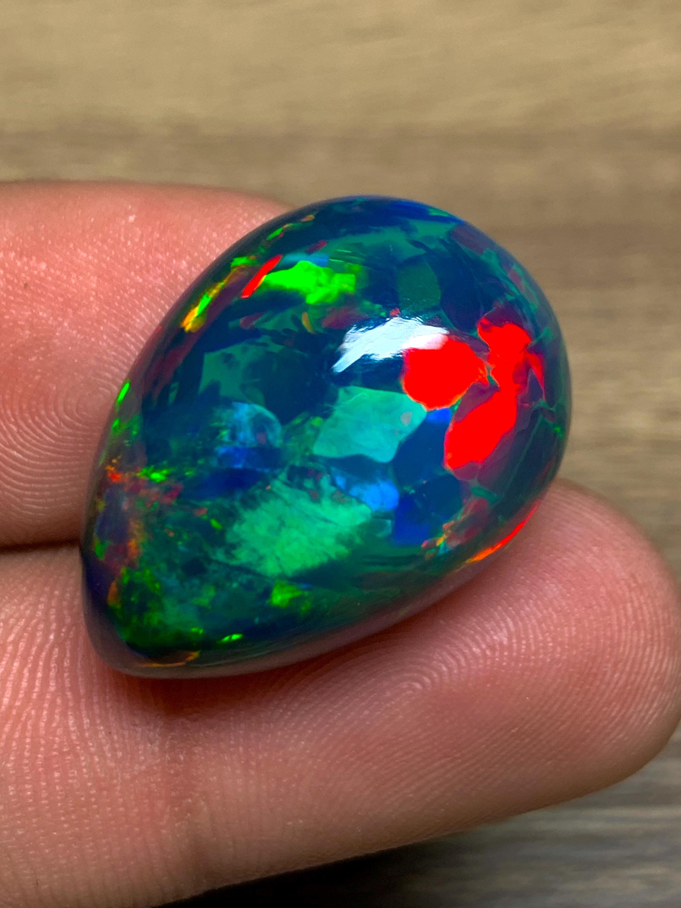 22.45ct ハニカム エチオピア ブラックオパール、マルチファイア