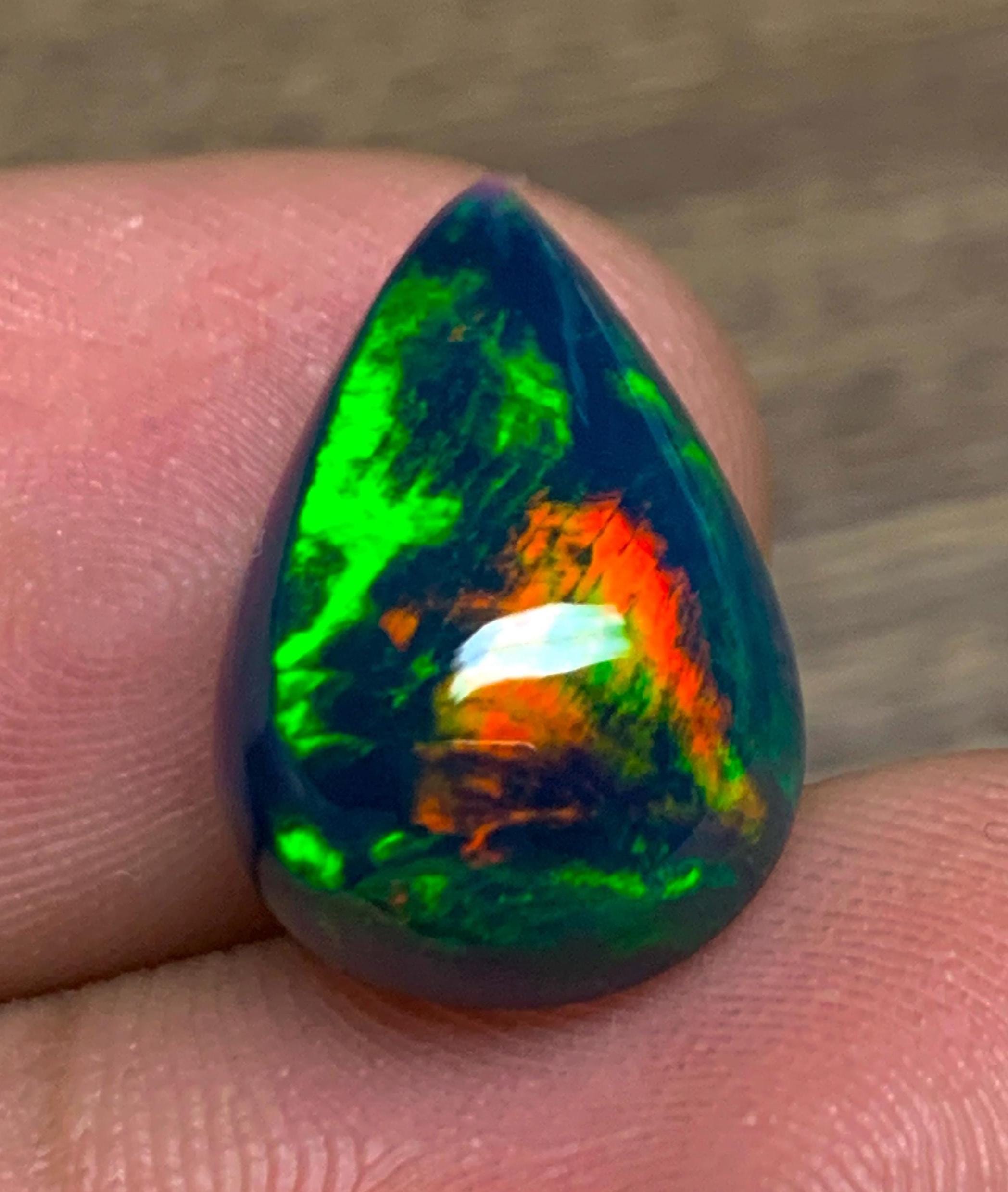 Opale Noire D'Éthiopie (Welo) - 1.15 Carats - Coupe Ovale - Pierre Nue Neuf Sans Emballage
