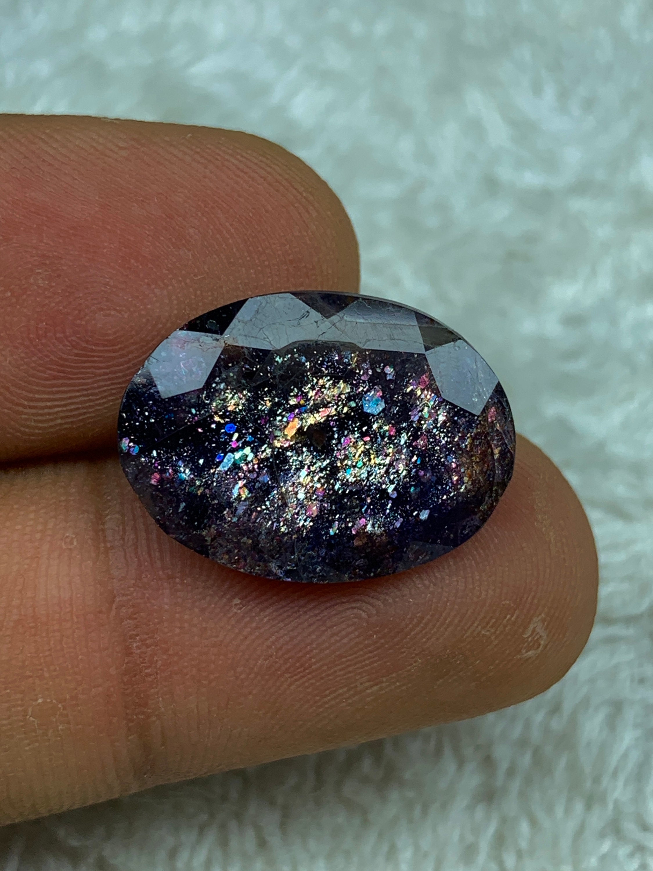 11.05ct ブラッドショット アイオライト サンストーン、コンフェッティ 
