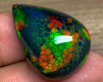 ハニカム模様のエチオピア産ブラックオパール 13.55ct ペアシェイプ