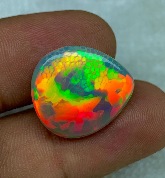 10.95カラット 希少な未処理天然ブラックハニカムオパール、完璧な