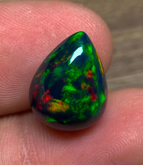 Opale Noire D'Ethiopie (Welo) - 3.44 Carats, Cabochon - Pierre Précieuse Naturelle