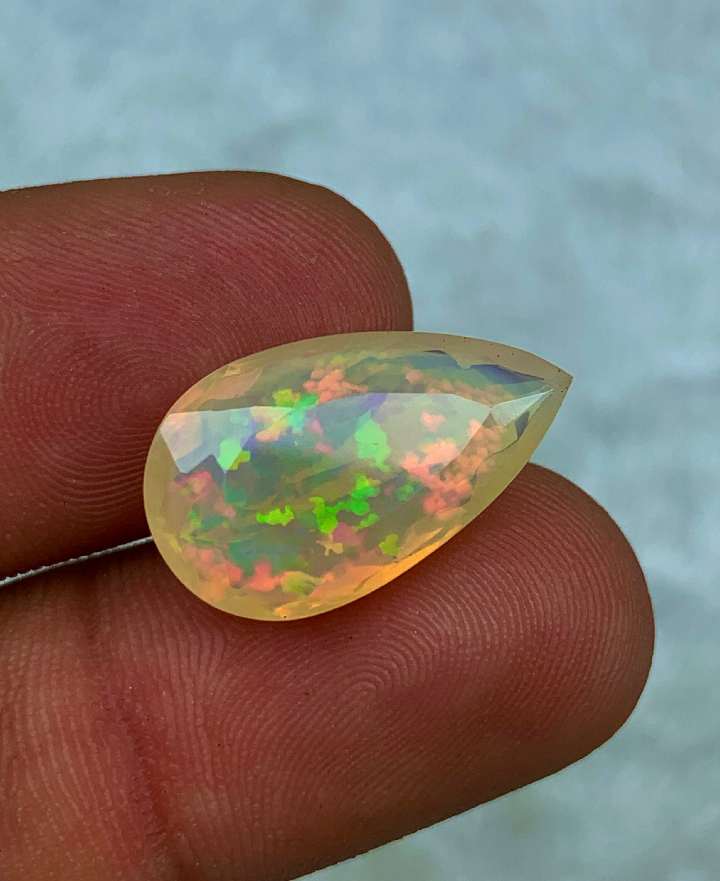 7.5カラット ファセット エチオピア オパール、ペアカット ウェロ