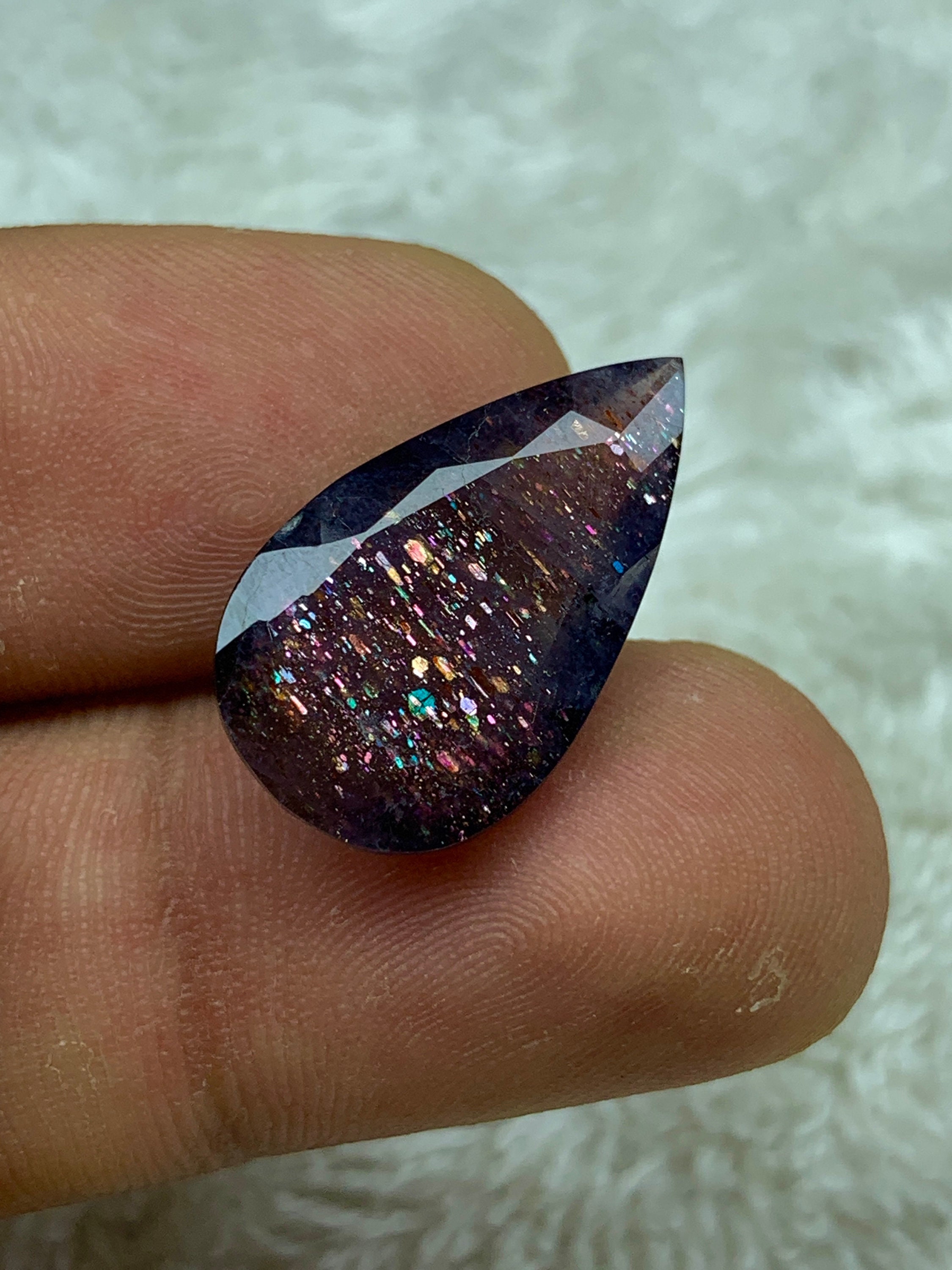 9.65ct ブラッドショット アイオライト サンストーン、コンフェッティ