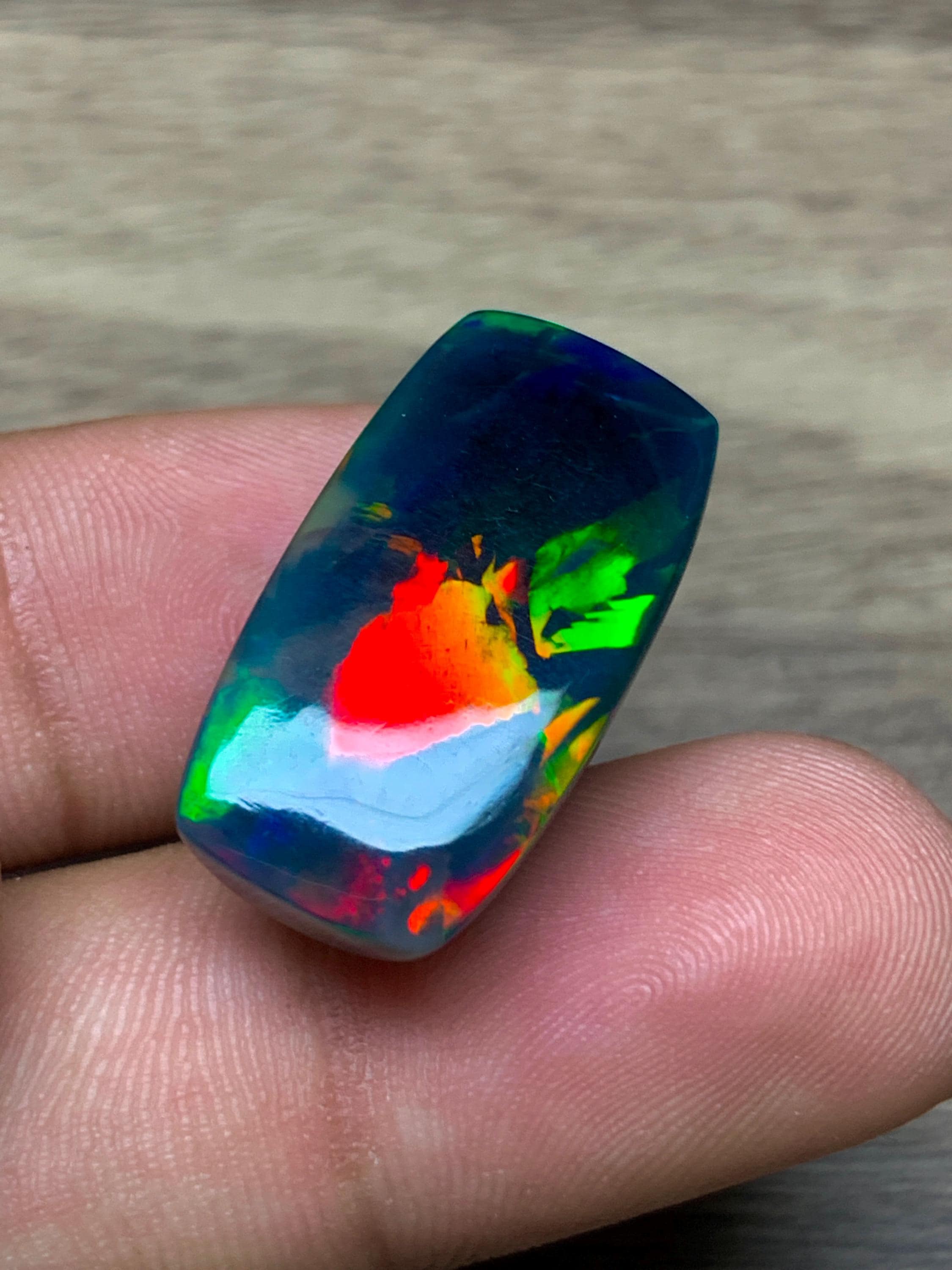 19ct レインボー ハニカム ブラック オパール、トップグレード