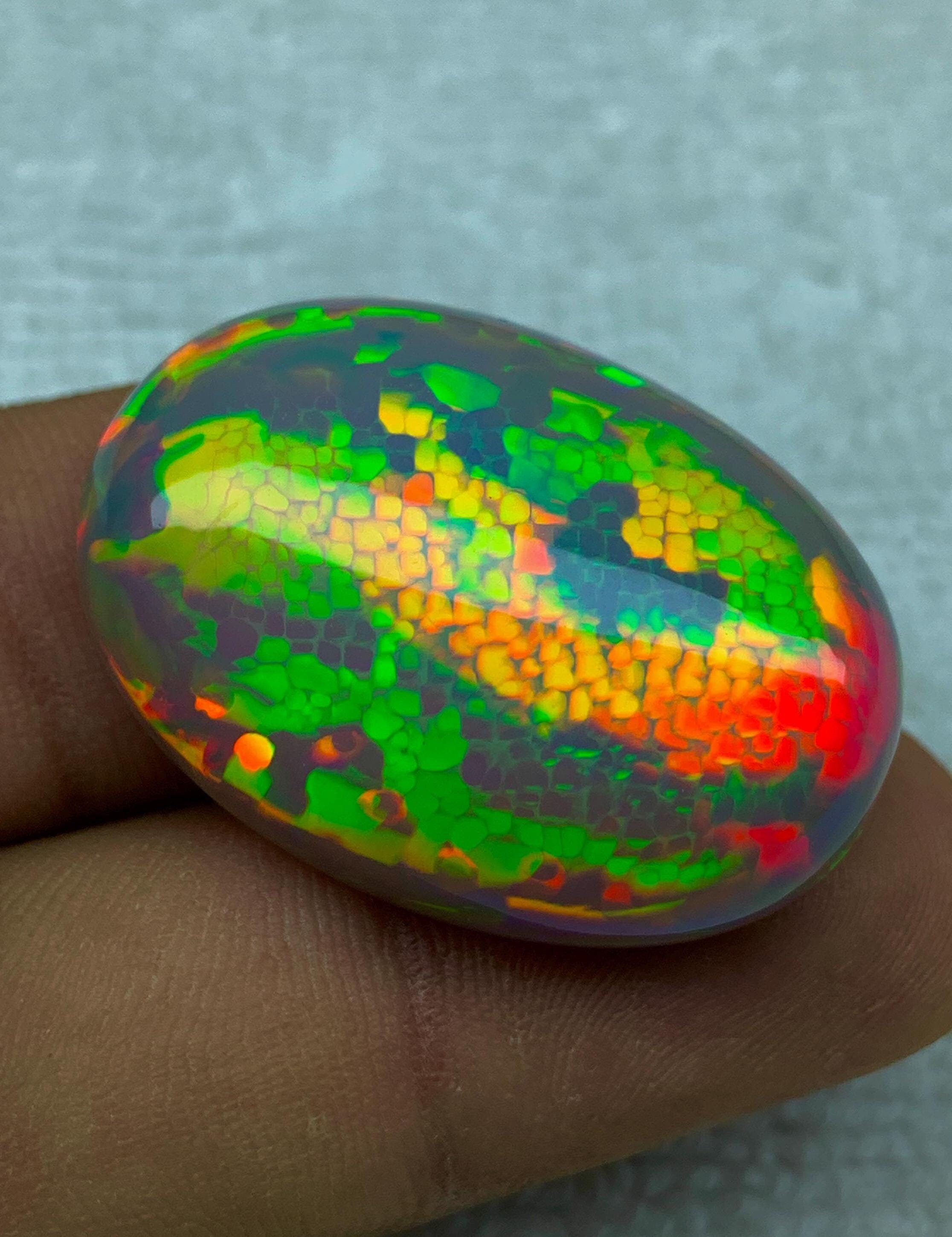 Opale Noire Et Multicolore D'Éthiopie - 1,05 Carat - Naturelle - 8,5x6,5mm