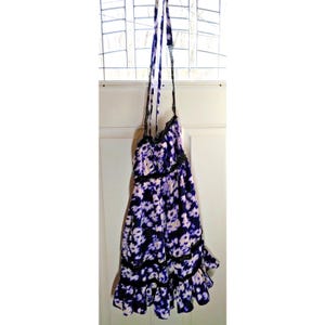 Vestido de verano mini con ribete de encaje floral en morado y blanco de Urban Outfitters SP (nuevo) imagen 1