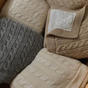 Knitted blanket with teddy plush
