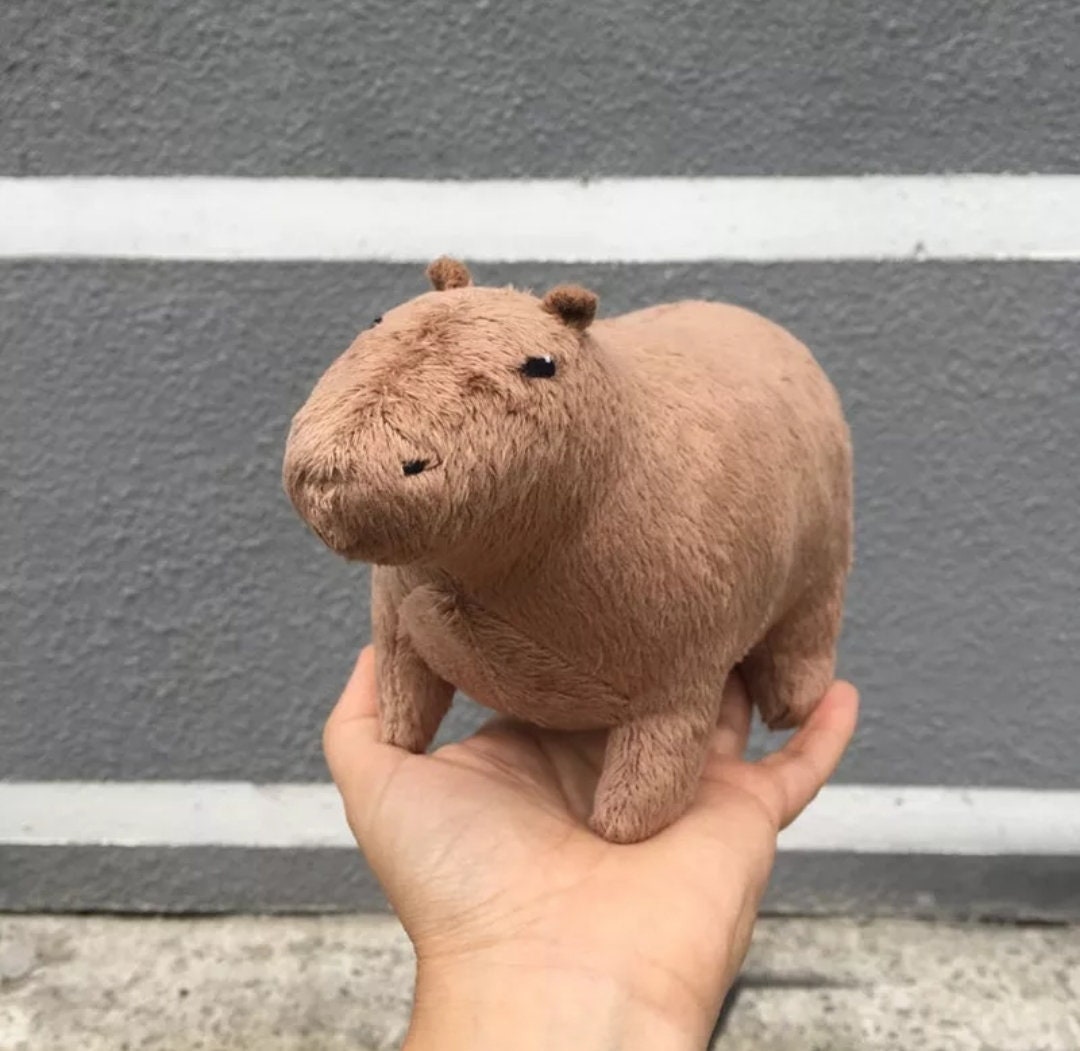 Игрушечная капибара. Плюшевая капибара. Капибара игрушка мягкая. Фигурка Mojo "капибара". Capybara Plush Toy.