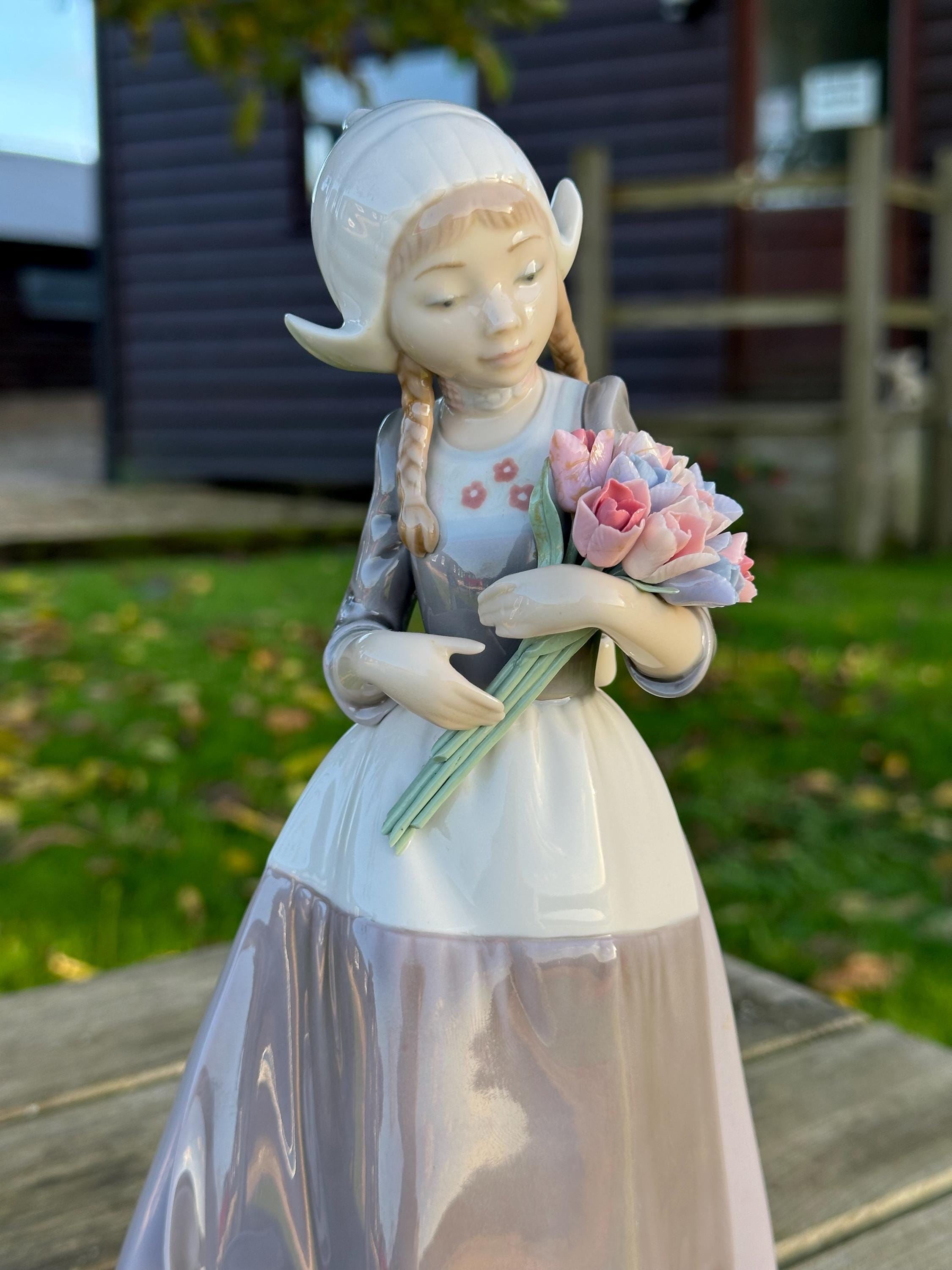 Lladro “RARE” Retired Dutch Girl With Tulips Figurine #5065 - Etsy