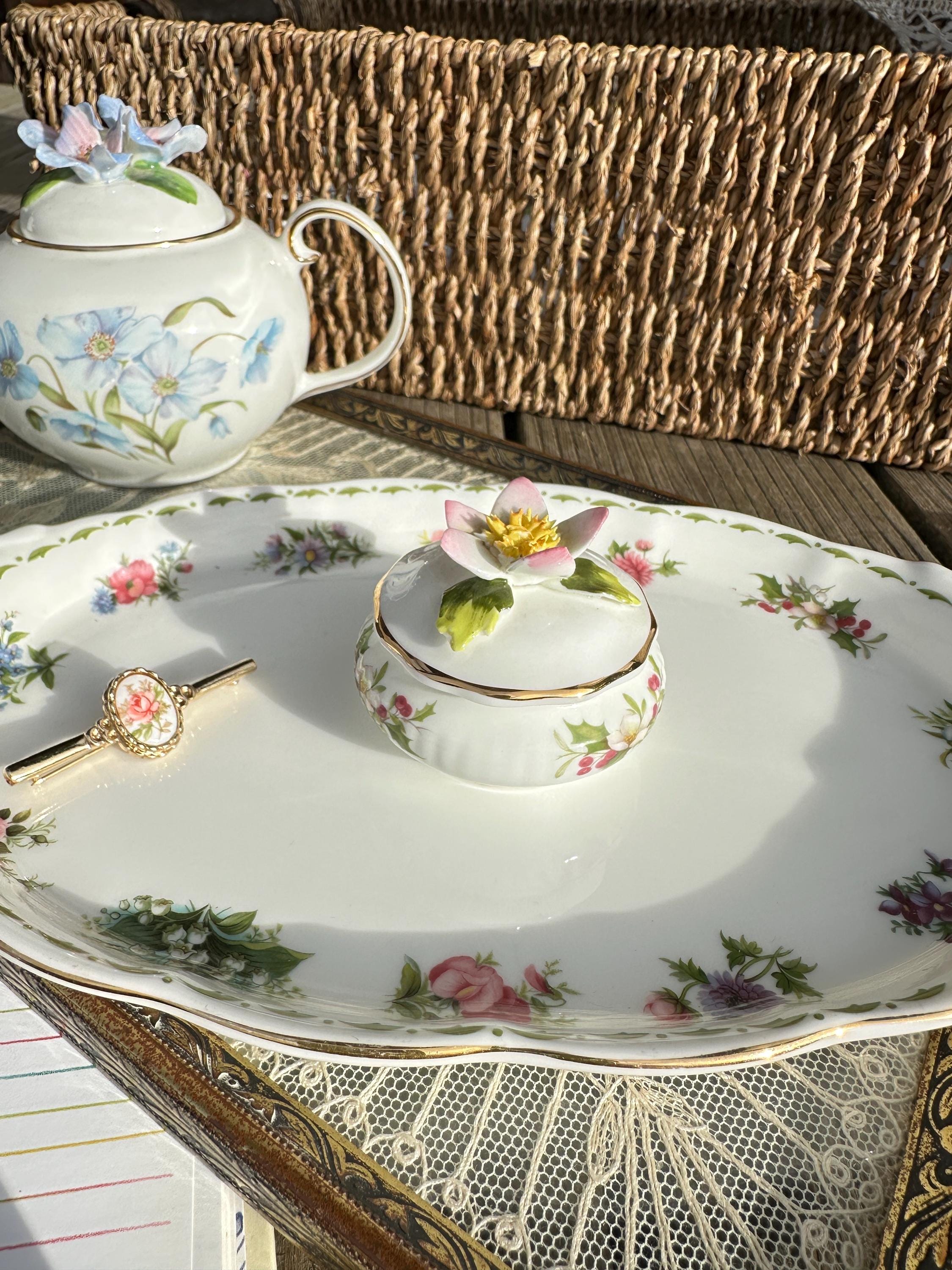 ROYAL ALBERT Flower of the Month Series Trinket Boxes: July