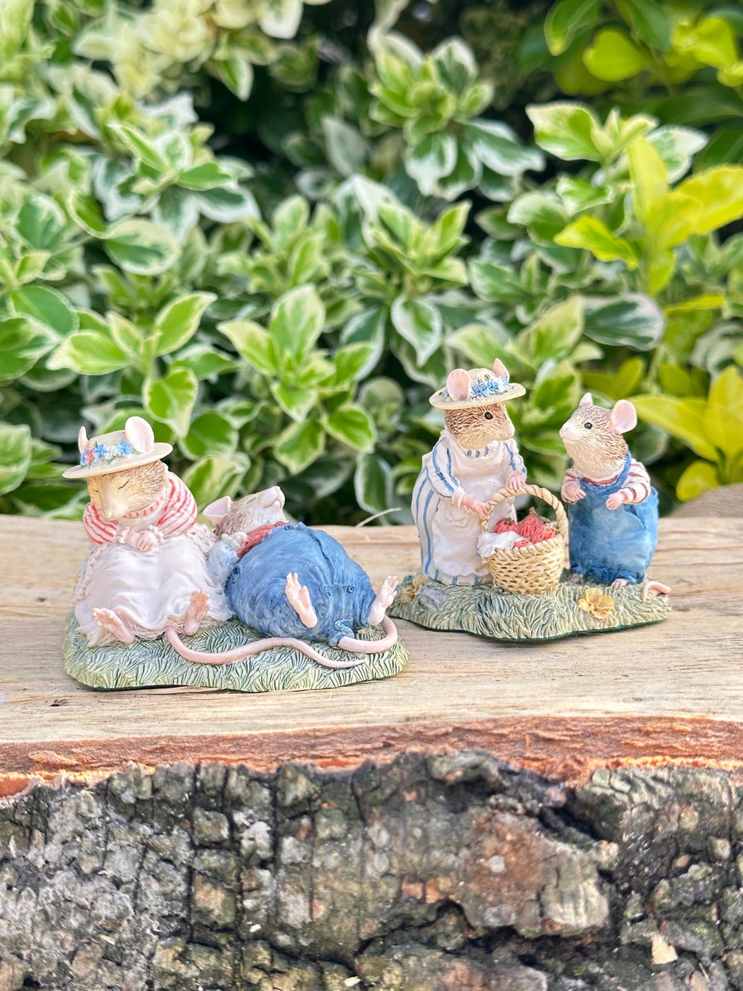 Brambly Hedge Figurines: Mrs. Apple, Wilfred & Basket - Border