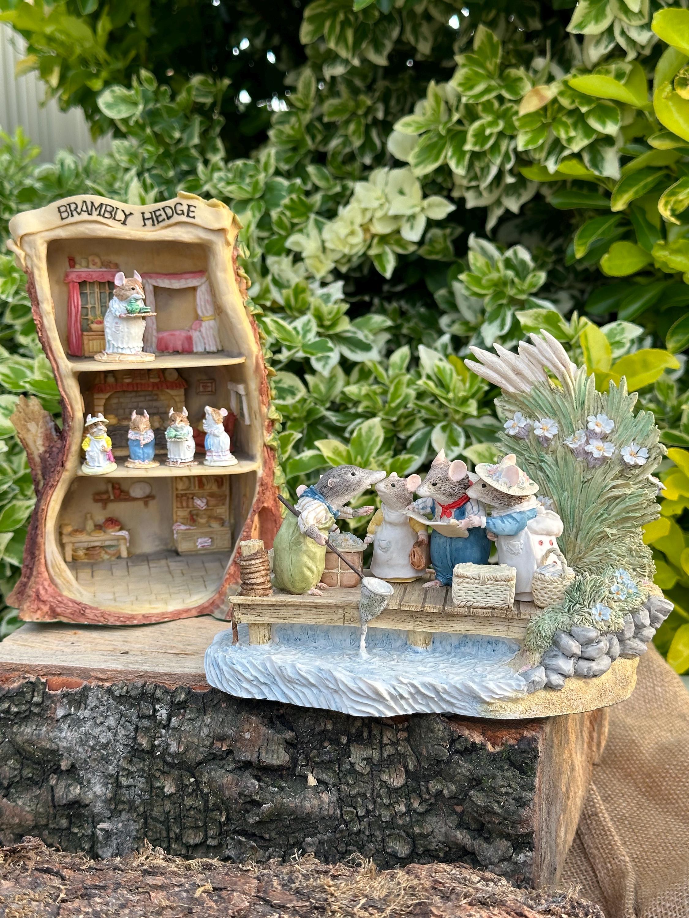 Brambly Hedge BO755 Border Fine Arts Sea Story Tableau Limited