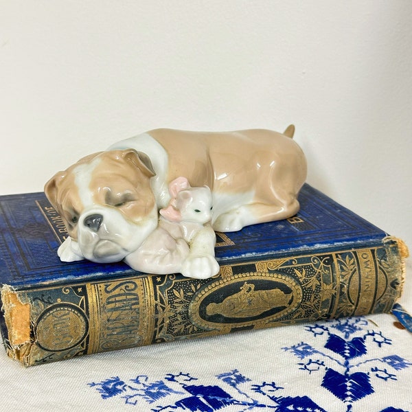 Lladro Unlikely Friends 6417 - Bulldog With Cat/Kitten Sleeping