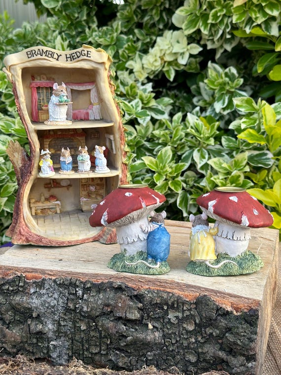 置物 Brambley Hedge Paperweight  Rare Brambly Hedge Figurine Set – Enesco Wilfred & Primrose