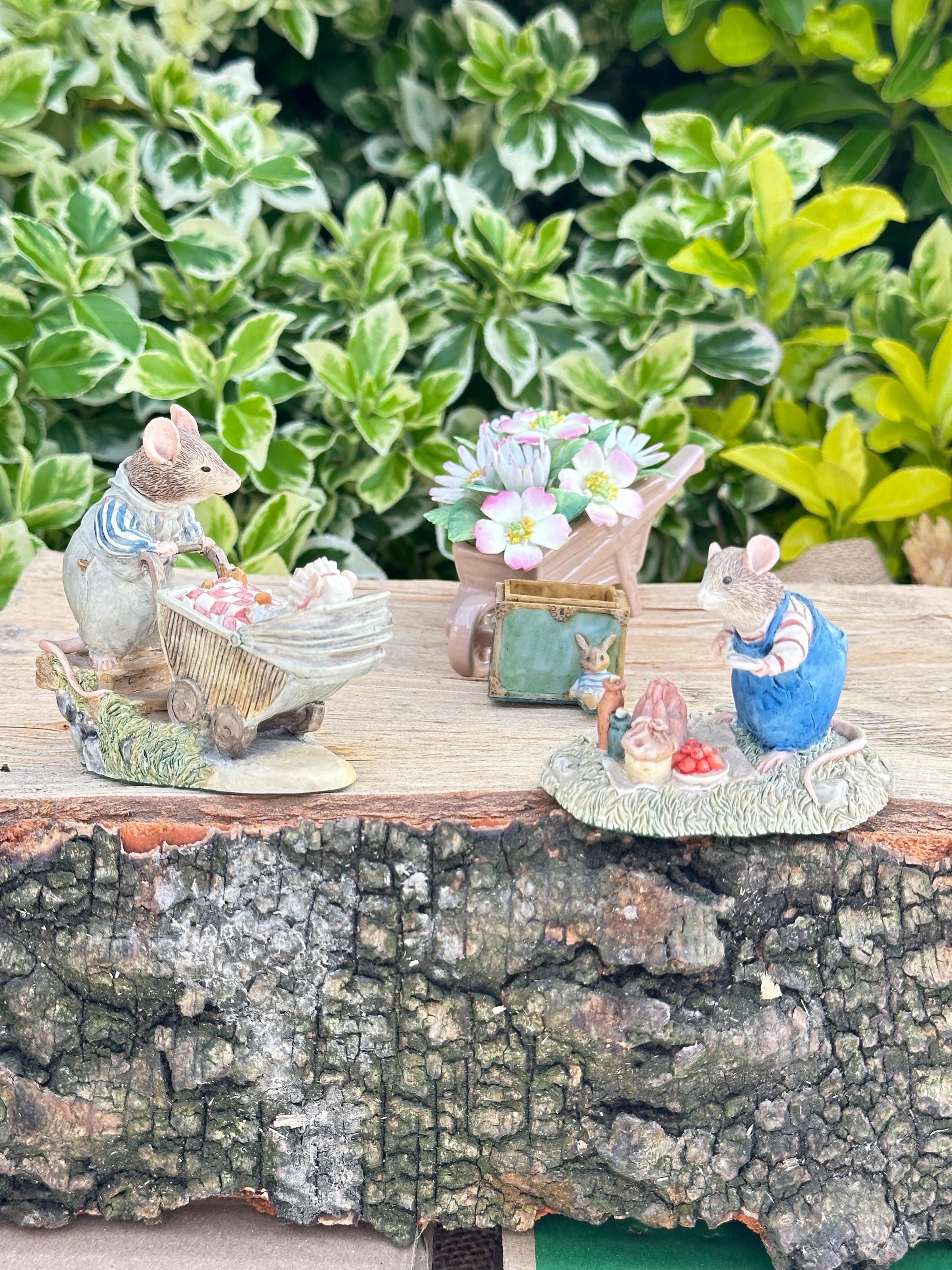 ボーダーファインアーツ ブランブリーヘッジ Dusty pushing Pram ボーダーファインアーツ ブランブリーヘッジ Dusty pushing Pram